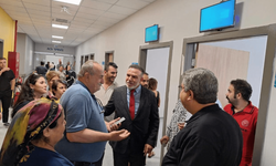 Depremde en büyük hasarı alan Hatay da Sağlık hizmetleri İl Sağlık Müdürü Dr. Tunga Barçın öncülüğünde devam ediyor.