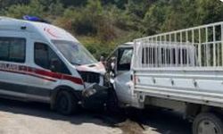 Bursa'da iki ambulansın karıştığı zincirleme kazada 7 kişi yaralandı