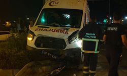 Mardin'de ambulans ile otomobil çarpıştı, 6 kişi yaralandı