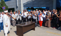 Samsun'da İntihar Eden Doktor İçin Hastane Önünde Tören Düzenlendi