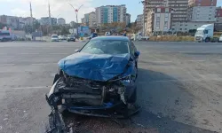 Trafik Kazasında Bir İlçe Sağlık Müdürü Olmak Üzere 2 Kişi Yaralandı