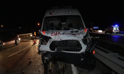 Ambulans otomobille çarpıştı: 1 ölü, 5 yaralı