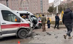 Hasta Nakli Yapan Ambulans Kaza Yaptı: 2 Yaralı