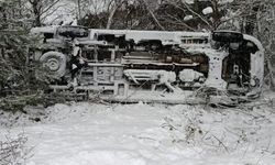Ambulans Şarampole Devrildi: 3 Sağlık Personeli Yaralı