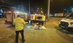 Ambulans ile Cip Çarpıştı: 3’ü Sağlık Çalışanı 5 Kişi Yaralandı