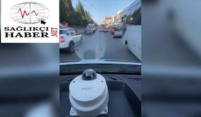 Sürücülerin Fermuar Yöntemiyle Ambulansa Yol Vermesi Kamerada