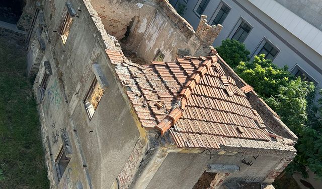 Hastane Sınırları İçerisinde Bulunan Yıkıntı