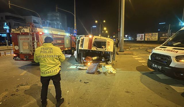 Ambulans ile Cip Çarpıştı: 3’ü Sağlık Çalışanı 5 Kişi Yaralandı