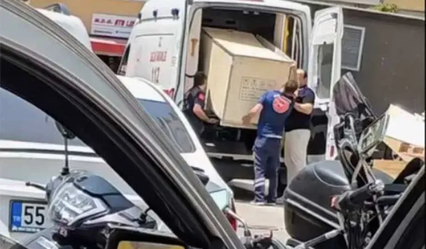 Ambulansa Dolap Yüklendi, Görüntüler Tepki Çekti