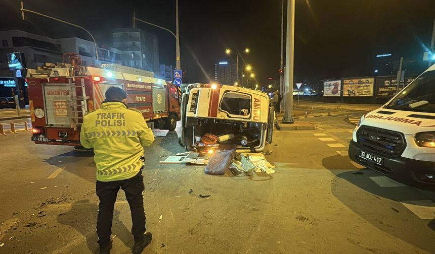 Ambulans ile Cip Çarpıştı: 3’ü Sağlık Çalışanı 5 Kişi Yaralandı