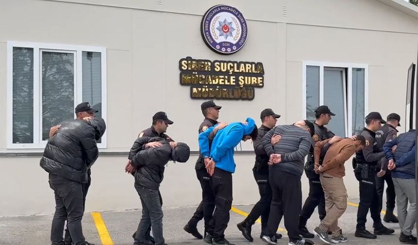 Doktoru 11 milyon TL dolandırdılar