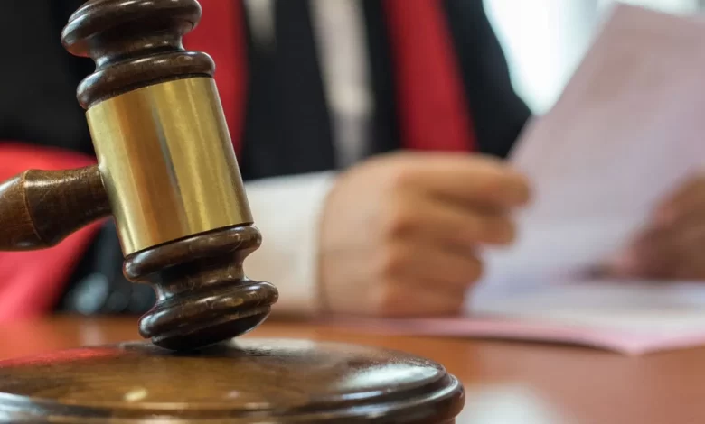 Doktora bıçak çekip kafa atan kişiyle ilgili karar verildi