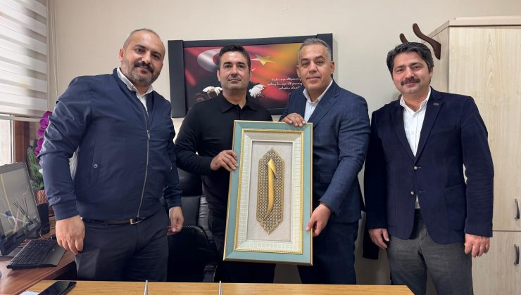 İ S K E N D E R U N